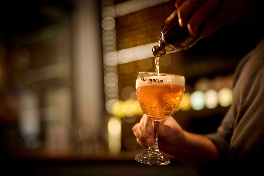 Grimbergen-abdijbier wordt ingeschonken