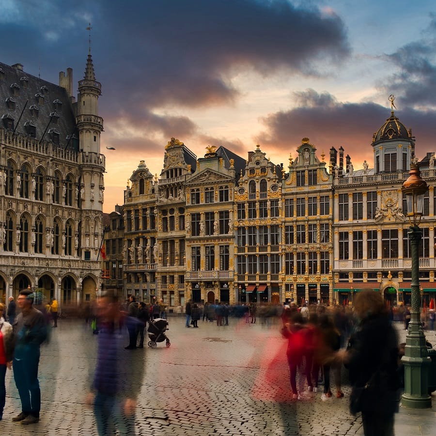 De Grote Markt van Brussel bij zonsondergang